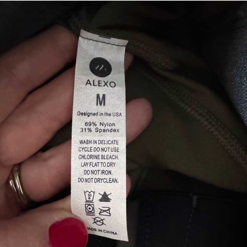 Alexo Athletica The Signature Pant 3.0 in Green Size Medium Concealed Carry - Picture 12 of 13